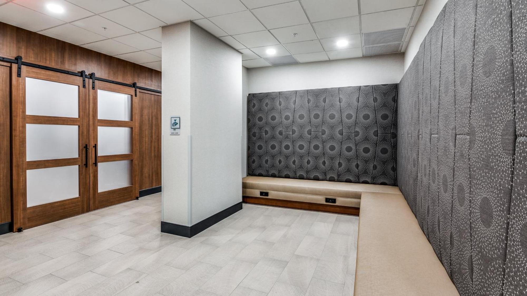 Holiday Inn Dallas Market Ctr Love Field By Ihg Buitenkant foto